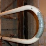 Do-it-yourself dismantling of an old heated towel rail