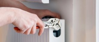 How and by whom is heating batteries replaced in an apartment?