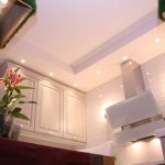 как спрятать вытяжку на кухне под натяжным потолком