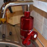 Красивый и практичный кран мгновенного нагрева воды