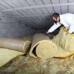 Минеральная вата раздражительно действует на кожу и лёгкие