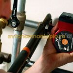 At what speed should the circulation pump operate?