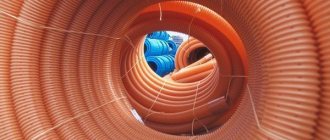 При выборе дренажной трубы следует учитывать, на какой глубине она будет расположена